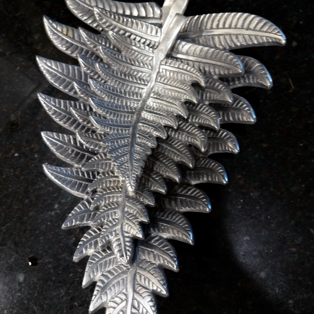 Silver Leaf-Shaped Decorative Trays - Picture 4 of 14